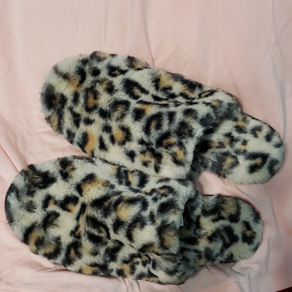 Leopard Print Slippers - Picture 3 of 8